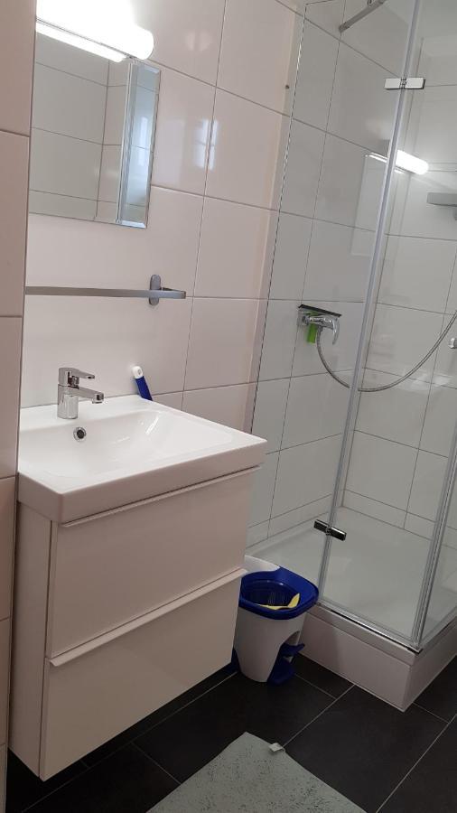 Outletcity Ferienwohnung Apartment 2 Metzingen  Bagian luar foto