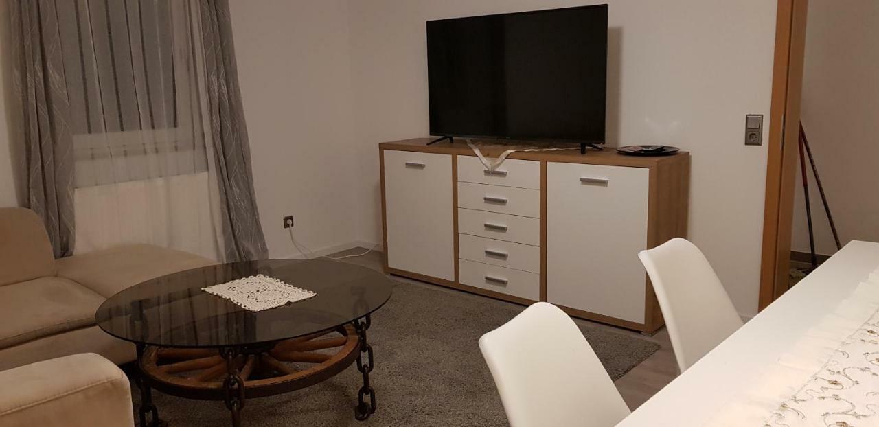 Outletcity Ferienwohnung Apartment 2 Metzingen  Bagian luar foto