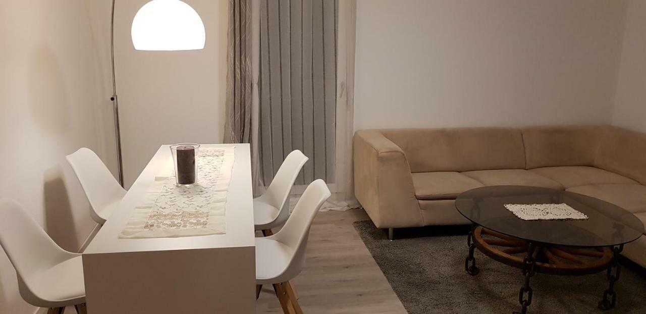 Outletcity Ferienwohnung Apartment 2 Metzingen  Bagian luar foto