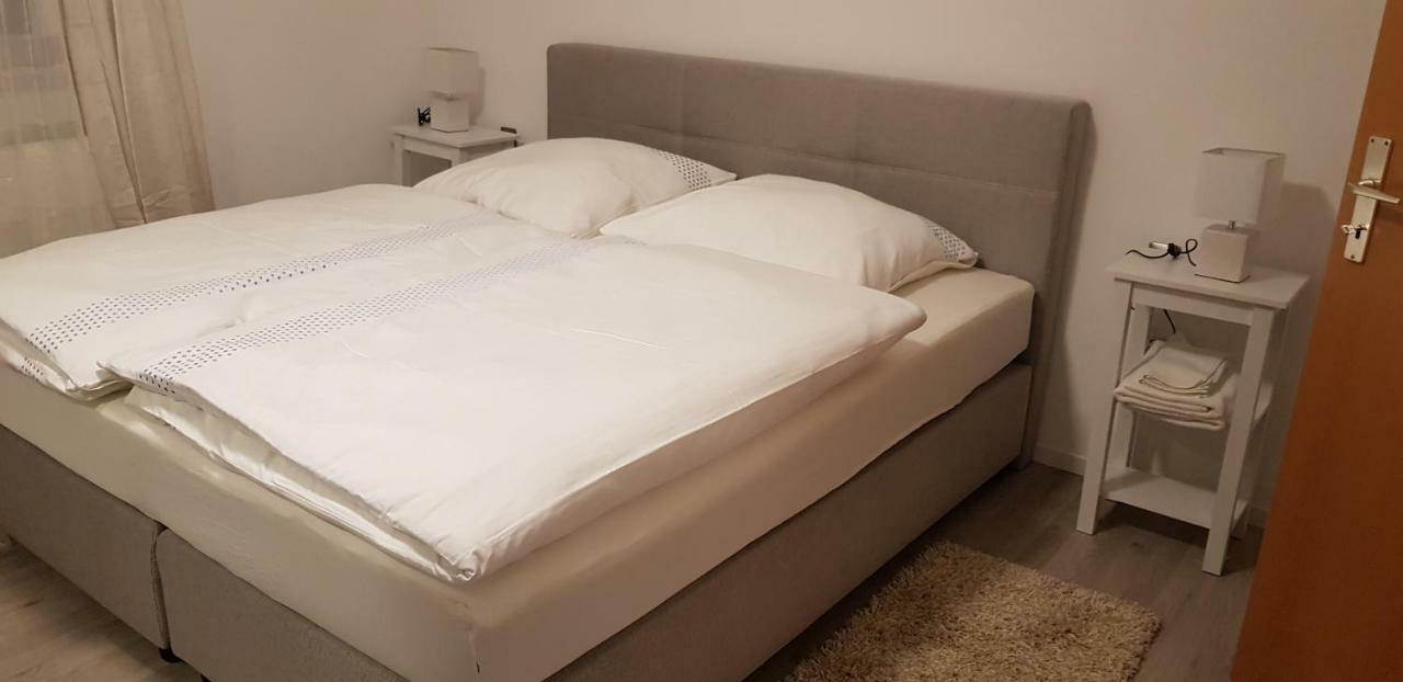 Outletcity Ferienwohnung Apartment 2 Metzingen  Bagian luar foto