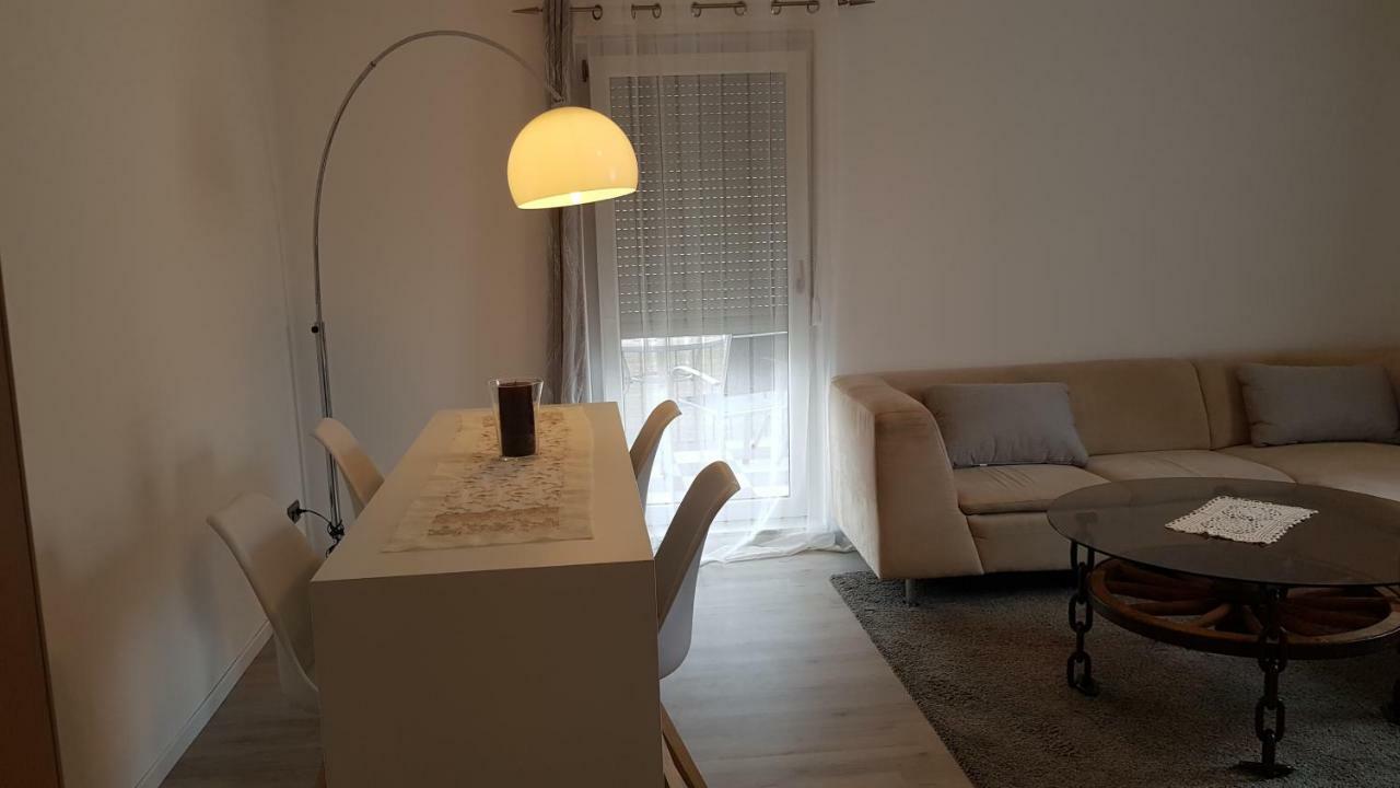 Outletcity Ferienwohnung Apartment 2 Metzingen  Bagian luar foto