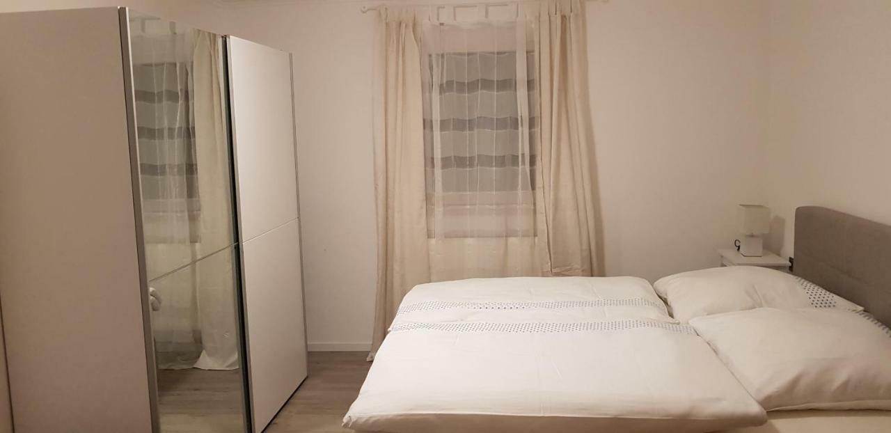 Outletcity Ferienwohnung Apartment 2 Metzingen  Bagian luar foto
