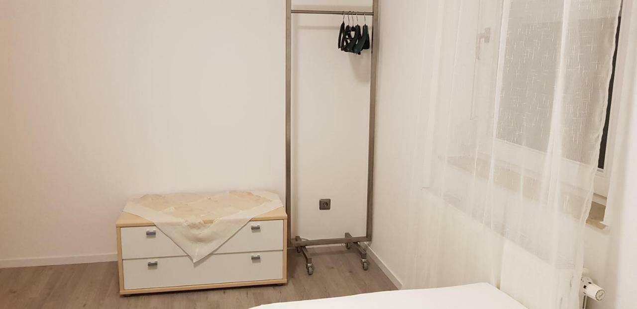 Outletcity Ferienwohnung Apartment 2 Metzingen  Bagian luar foto